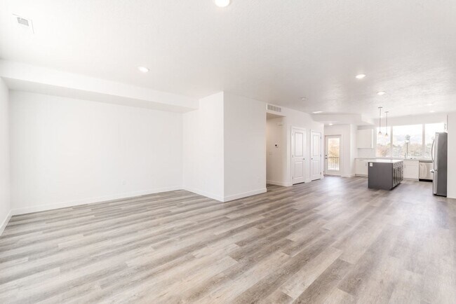 Building Photo - Gorgeous Brand New Townhome!