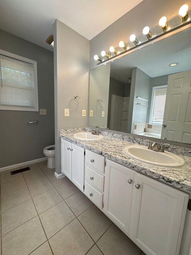 Building Photo - Charming 3BR Home with Bonus Room, Fenced Backyard & Quiet Cul-de-Sac Location