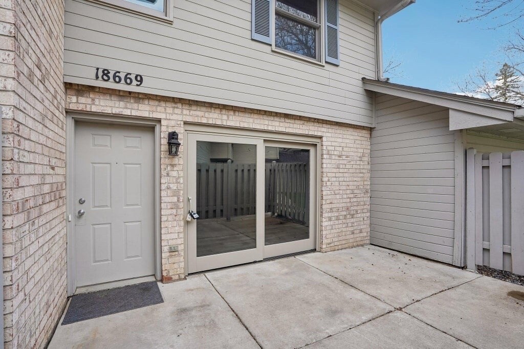 Building Photo - 18669 Clear View Ct