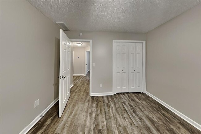 Building Photo - 5022 Cliff Top Dr