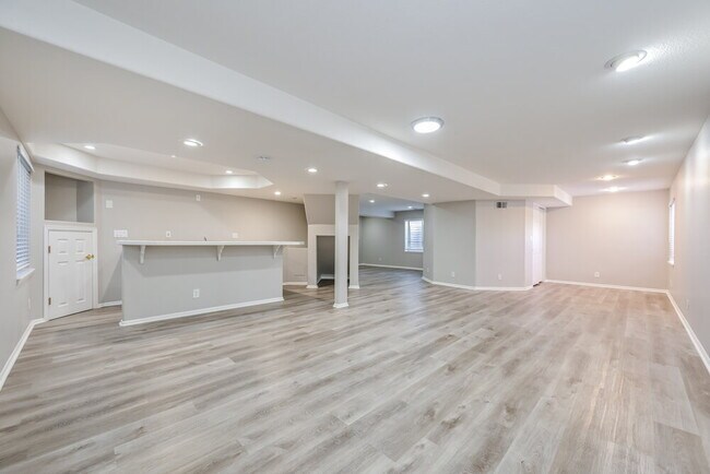 Building Photo - 5991 S Rock Creek Dr