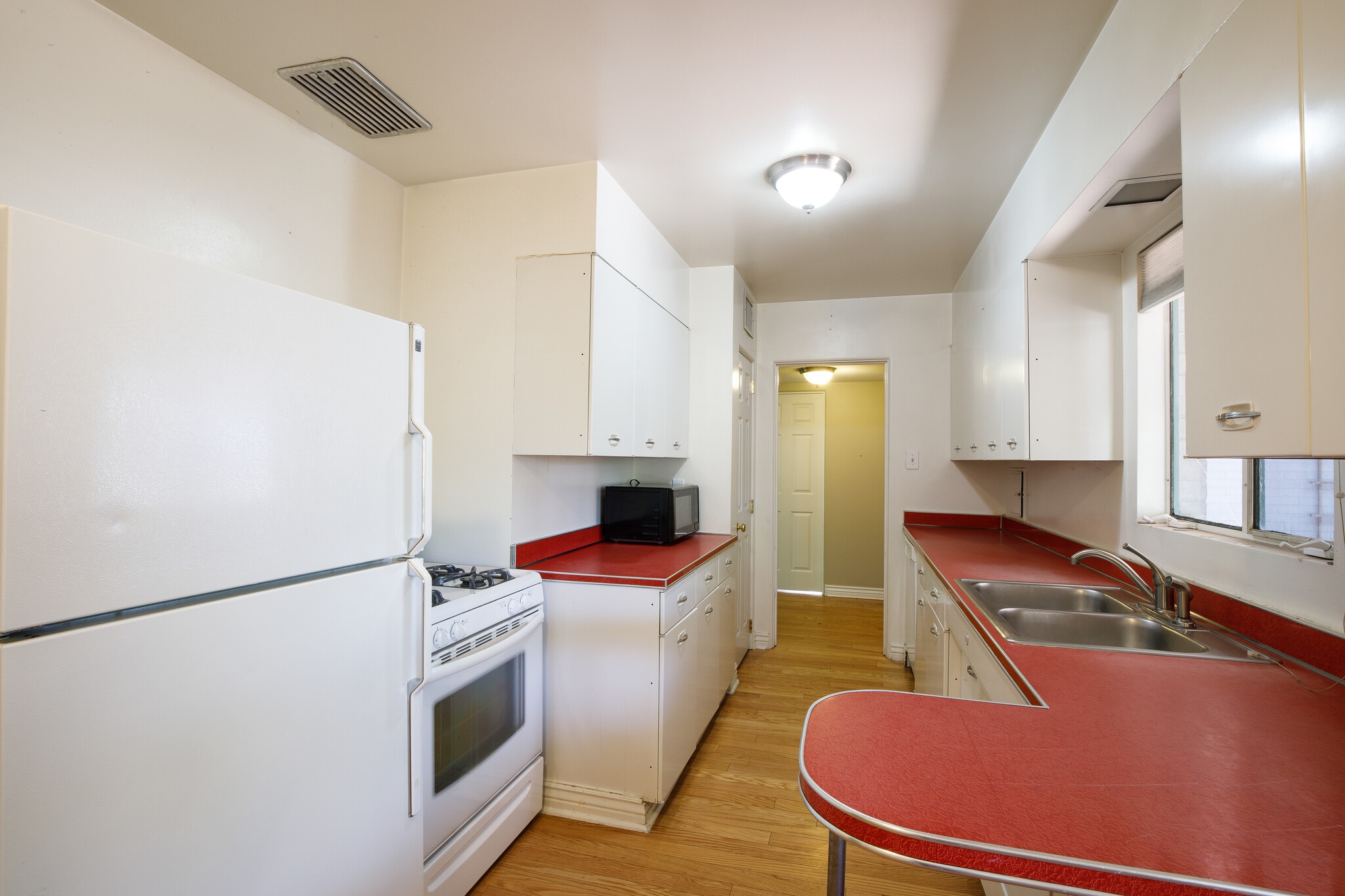 Kitchen - 543 W Coronado Rd