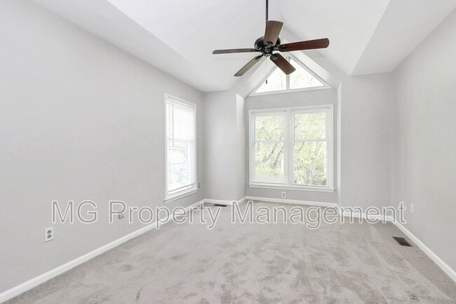 Building Photo - 226 S Clarkson St