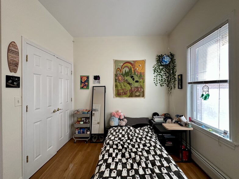 Bedroom 2 - 143 Hillside St