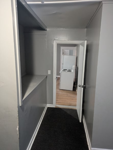 Building Photo - 68 Birch St