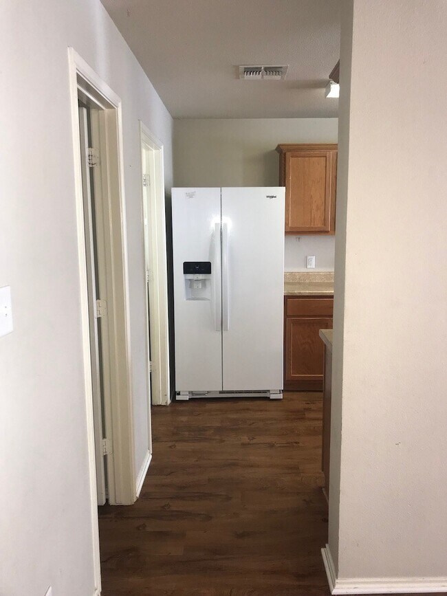 Building Photo - GREAT HOME! GREAT LOCATION