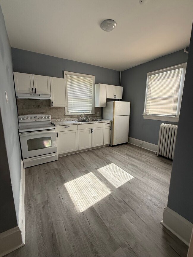 Building Photo - 1610 Hampton Ave SW