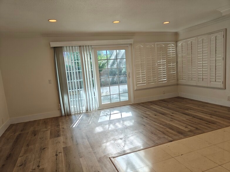 Building Photo - 15192 Tungwood St