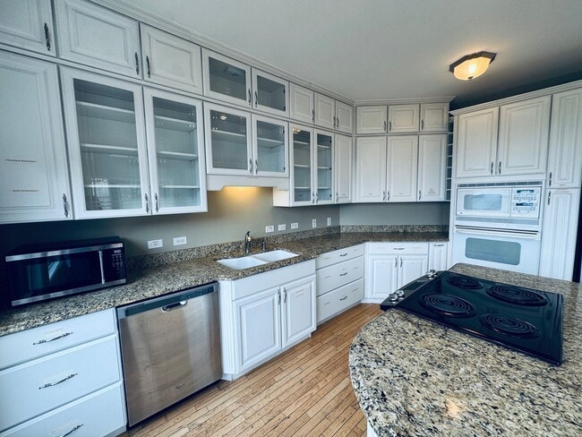 Building Photo - East AVL - Mountain Views and Space Galore!