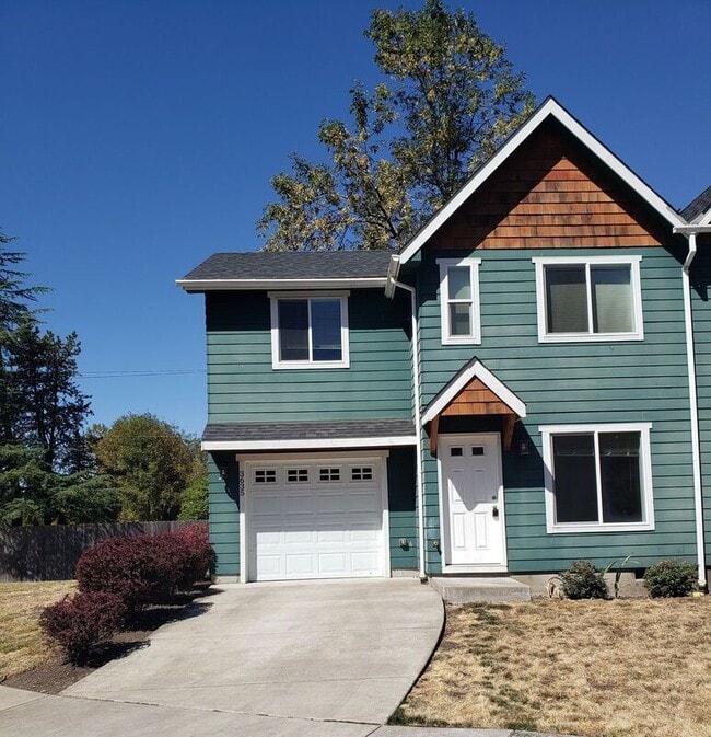 Primary Photo - 3635 E Amazon Dr