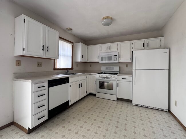 Building Photo - 6497 Maeve Ln