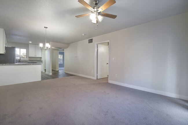 Building Photo - TOTALLY RENOVATED Summerlin Condo - Lake M...