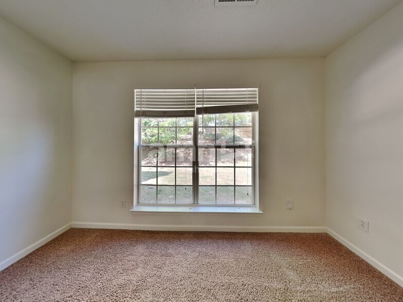 Building Photo - 204 Appleton Ln