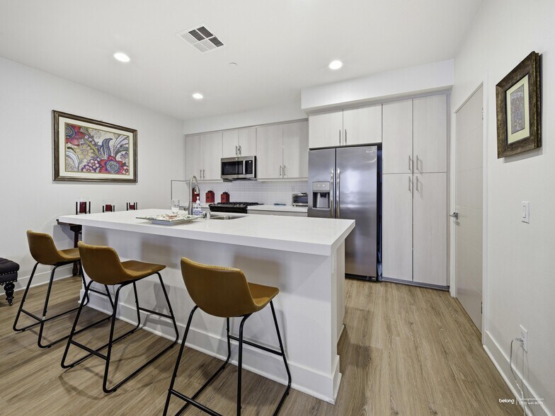Building Photo - 2111 N Cahuenga Blvd
