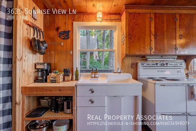 Building Photo - Sunrise View Waterfront Cabin