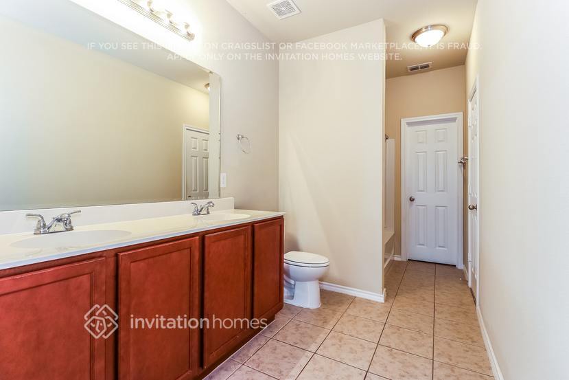 Building Photo - 5548 Thunder Bay Dr