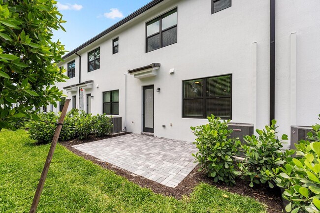 Building Photo - 4333 Efendi Dr