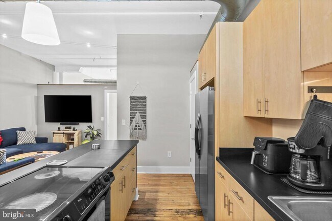 Building Photo - 200 Lincoln Ave