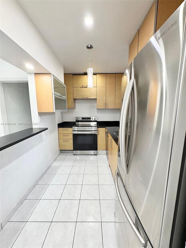 Building Photo - 1332 NE 177th St