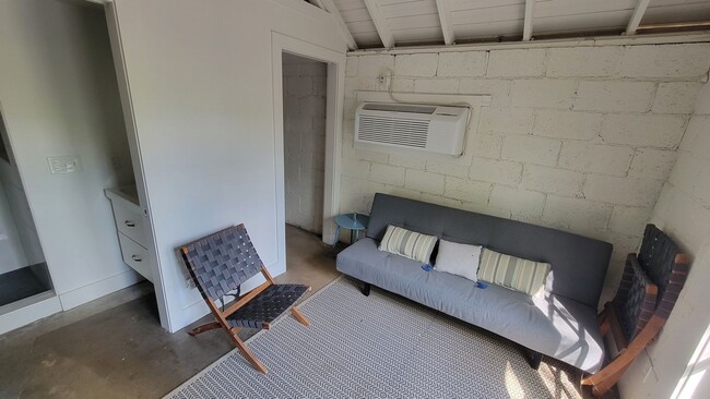 Building Photo - 2 Bed, 2 Bath Furnished Home in Greenville...