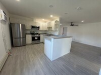 Building Photo - 418 er