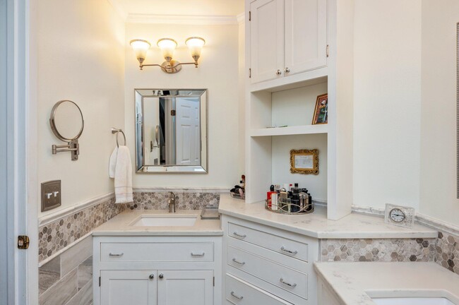 Building Photo - 4522 Parkwood Ln