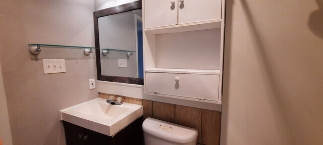 Building Photo - 823 Taulbee Ln