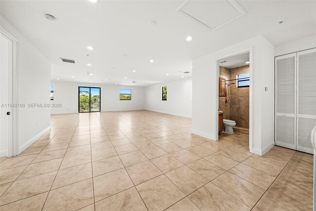 Building Photo - 1730 Thomas St