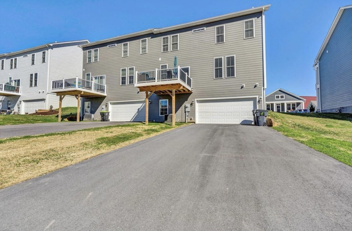 Building Photo - 62 Boxwood Ln