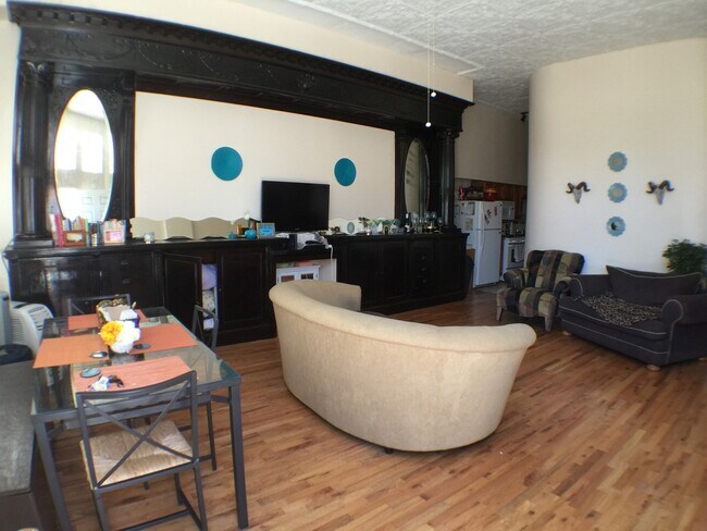 Primary Photo - BUCKTOWN APARTMENT- FORMER CORNER TAVERN
