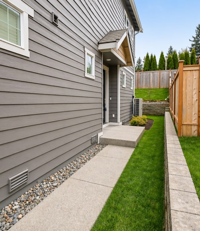 Building Photo - Newly Built Townhome 4bd 2.5ba