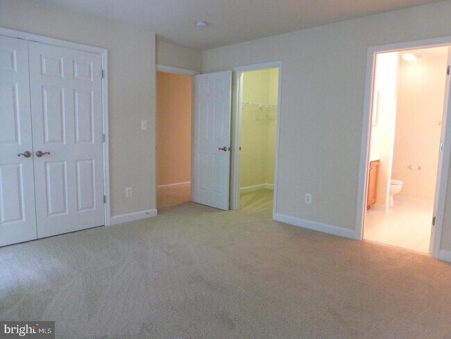 Building Photo - 6930 Westlawn Dr