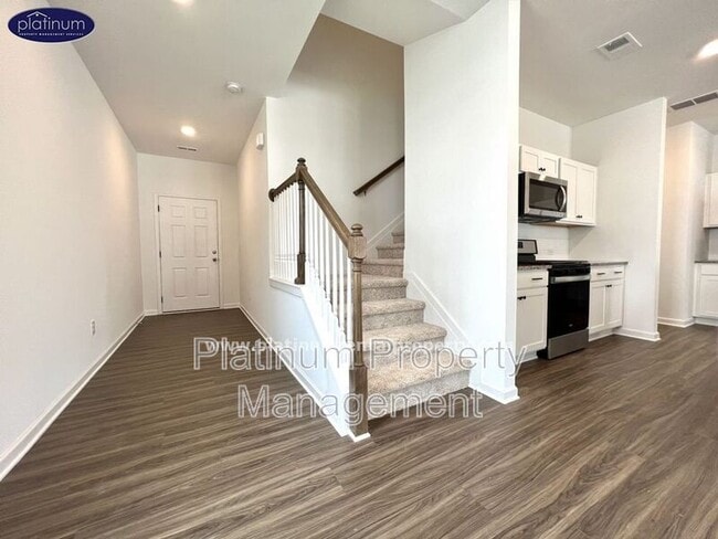 Building Photo - 5770 Thornton Dr