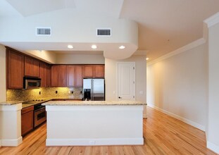 Building Photo - 58 Briar Hollow Ln