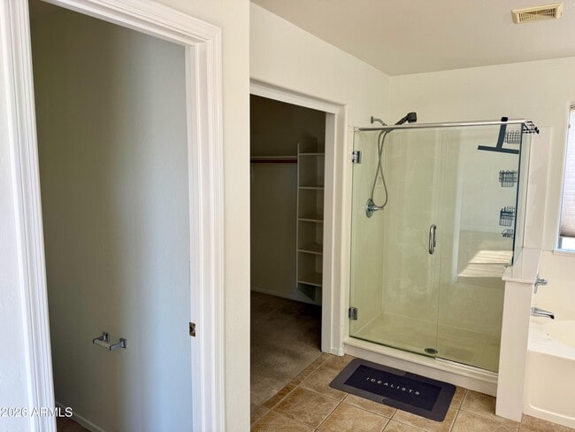 Building Photo - 2431 W Carter Rd