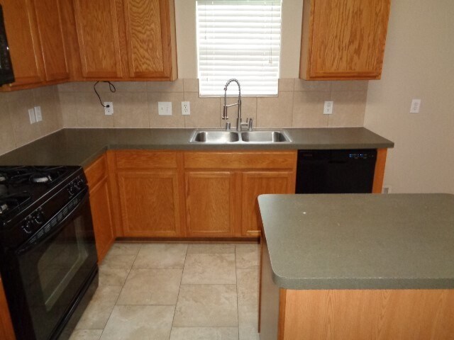 Building Photo - 8606 Sunset Pond Dr