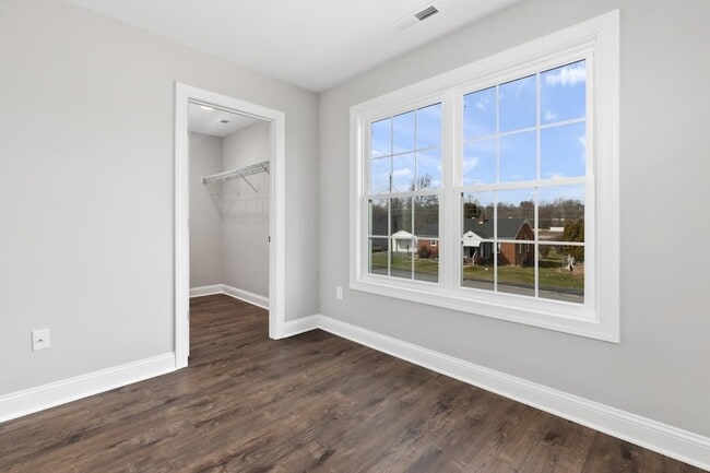 Building Photo - 1013 B St