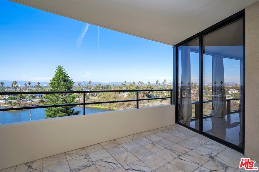 Building Photo - 4316 Marina City Dr