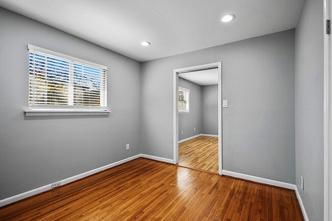 Building Photo - 822 N Coolidge St