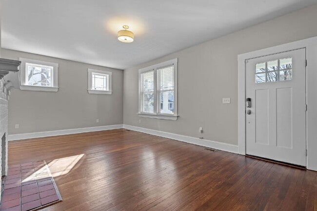 Building Photo - Updated 1920s Colonial in Northside – 3 Bed, 4 Bath – Available Now – $2,895/mo