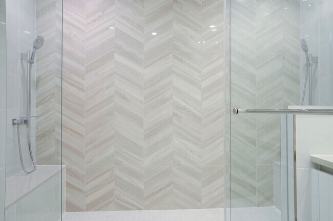 Building Photo - 400 Central Ave