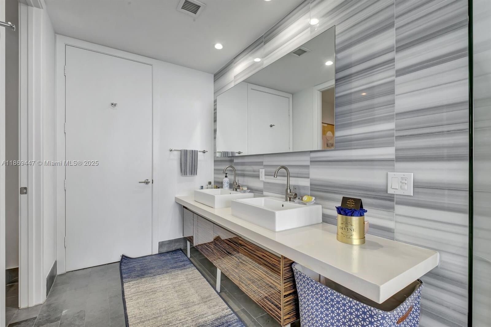 Building Photo - 1100 Biscayne Blvd