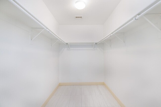 Building Photo - 7500 E Deer Valley Rd