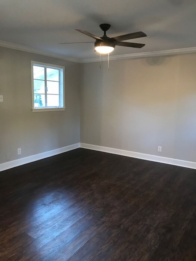 Building Photo - Beautifully Remodeled 3 bed 2 bath in Nort...