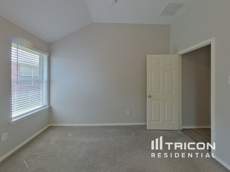 Building Photo - 637 Chalk Knoll Rd