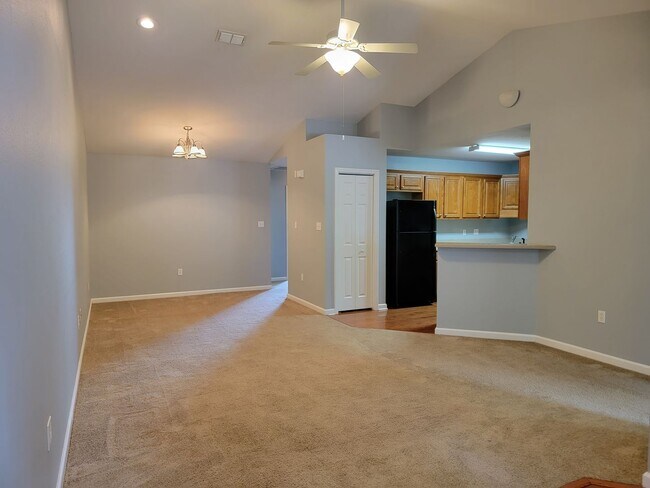 Building Photo - 3 bedroom townhome for rent right away for $1750