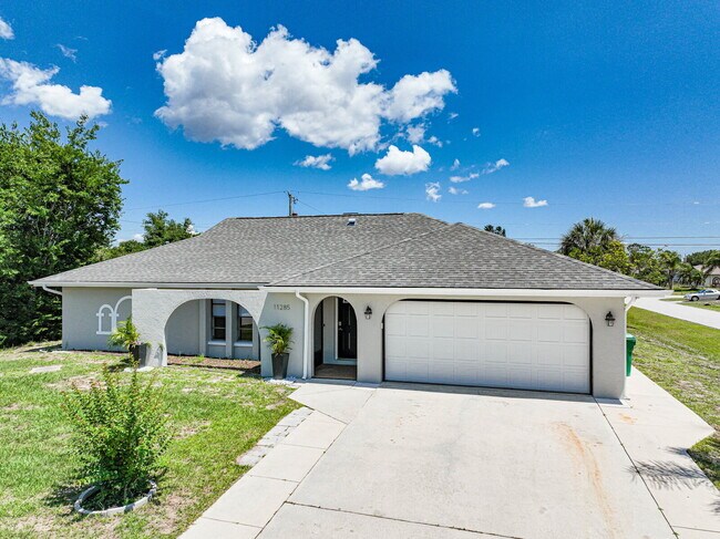 Building Photo - “Spacious 3-Bed Retreat with Granite Elega...