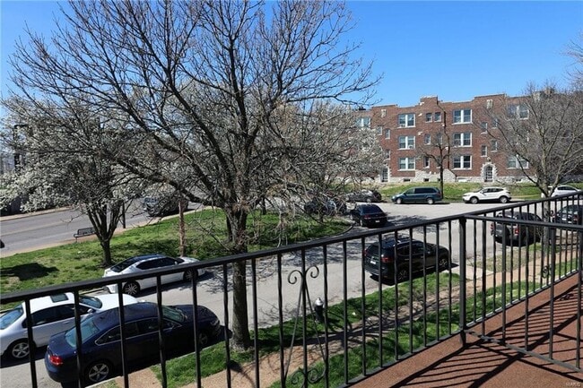 Building Photo - 4915/4917 Lindenwood Ave