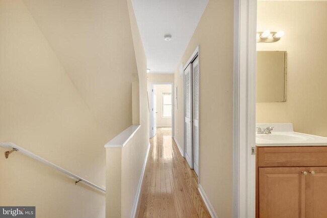 Building Photo - 2464 Frankford Ave