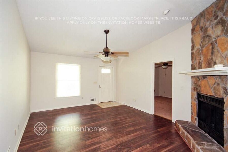 Building Photo - 2489 Forest Dale Dr